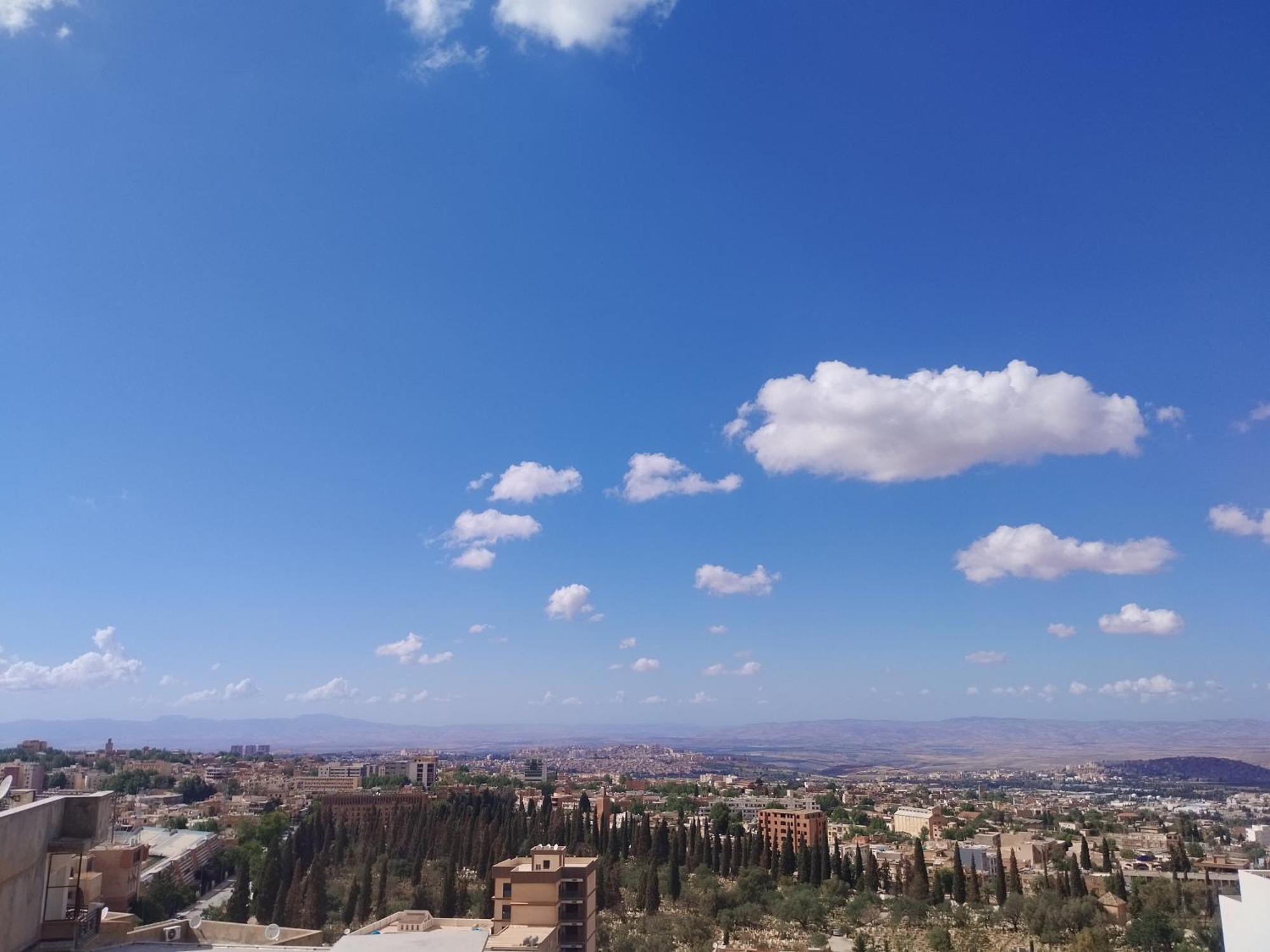 Luxueux Appartement A Tlemcen Buitenkant foto